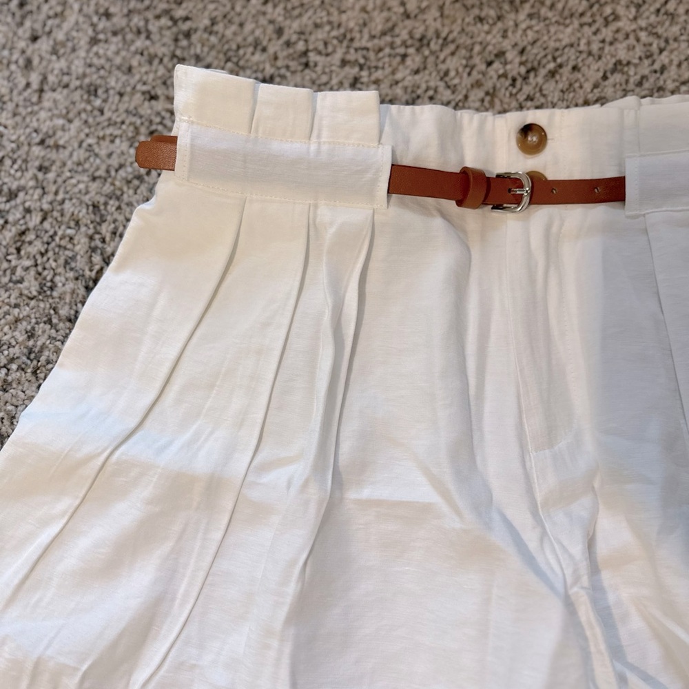 High Waist Pleated Women’s Shorts - White - Picture 8 of 16